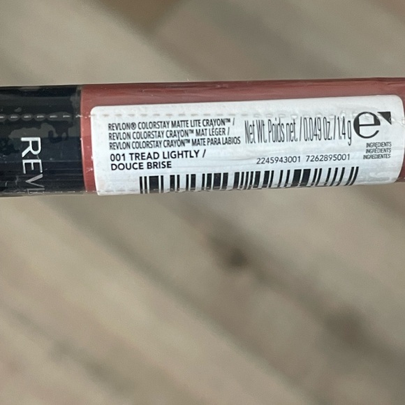 NWT Revlon Colorstay Matte Lite Crayon - 001 Tread Lightly | Full size Lip - Picture 4 of 9